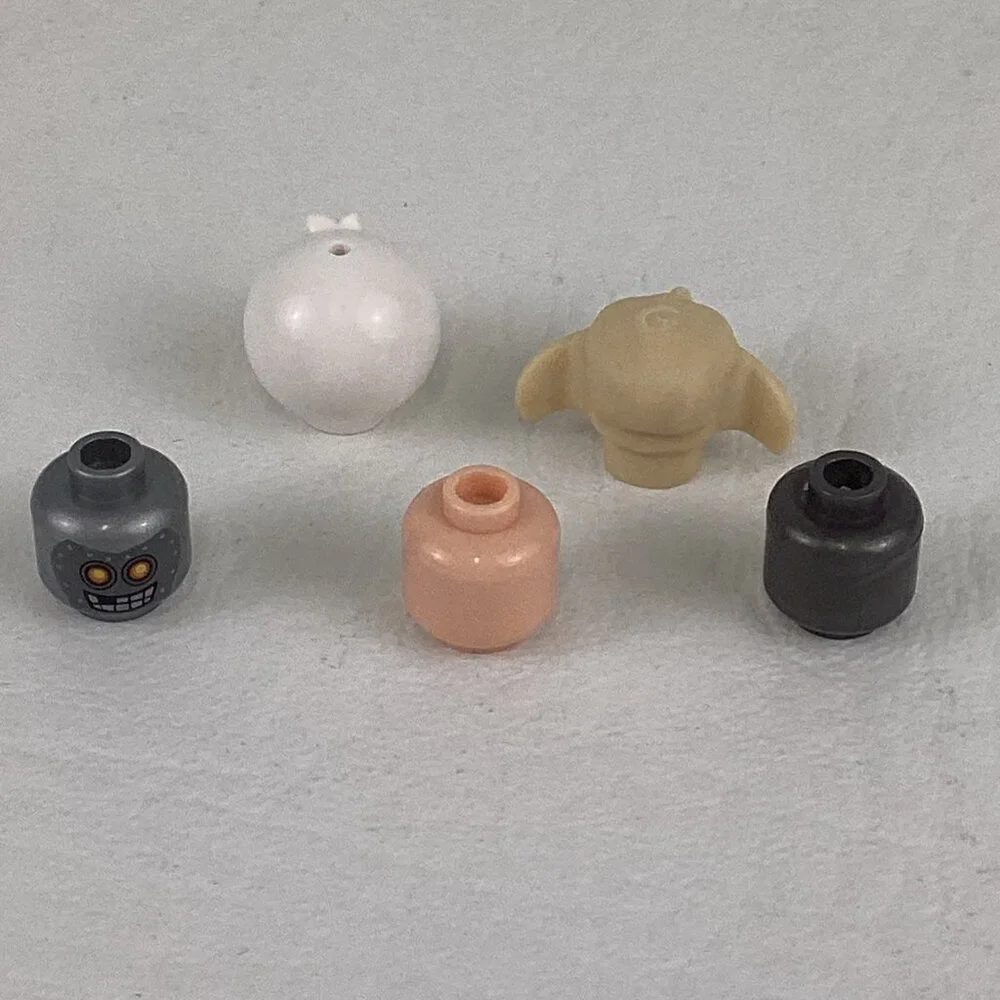 Lego Minifigures Mixed Lot Parts Pieces Heads Dobbie Duck Incredibles Alien